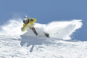 Snowbike laskettelu on vauhdikasta.